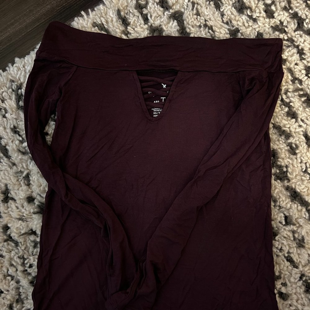 Off The Shoulder Long Sleeve American Eagle Top (Size XS)